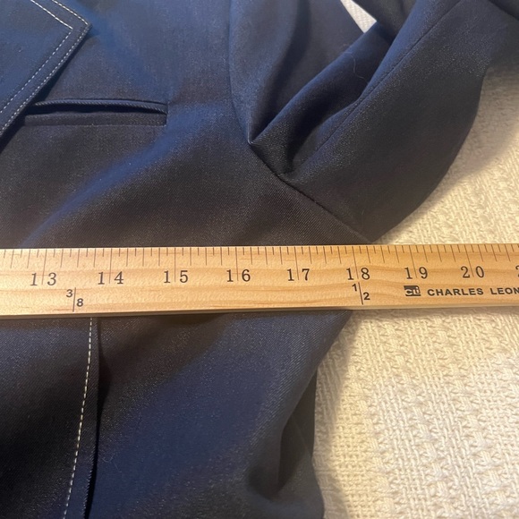 #3037. Julie Mitchell Urban Collection 3-Button Jacket w/Pleats/Pockets. Size M - Picture 9 of 12